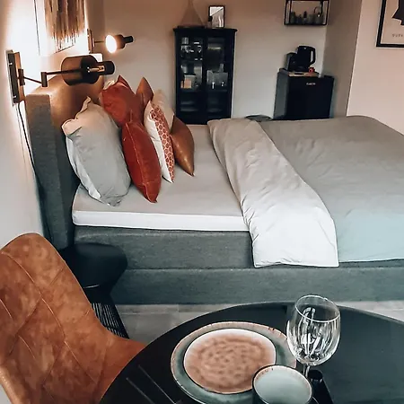 Sjiek Basiliek Bed & Breakfast 4*