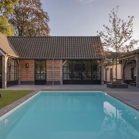 ベッド・アンド・ブレックファスト Sjiek Basiliek 4*