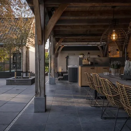 ベッド・アンド・ブレックファスト Sjiek Basiliek